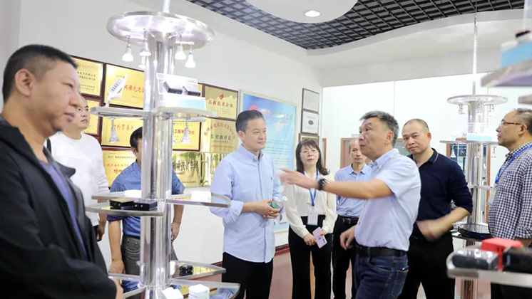 市政協(xié)副主席、九三學(xué)社郴州市委主委潘執(zhí)坤一行調(diào)研炬神電子