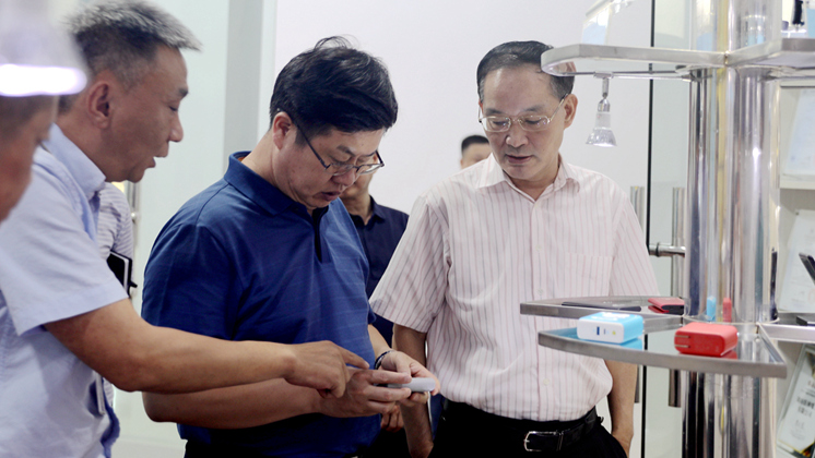 市委常委、副市長(zhǎng)徐懷好走訪炬神電子 ：全力、熱情、周到提供服務(wù)