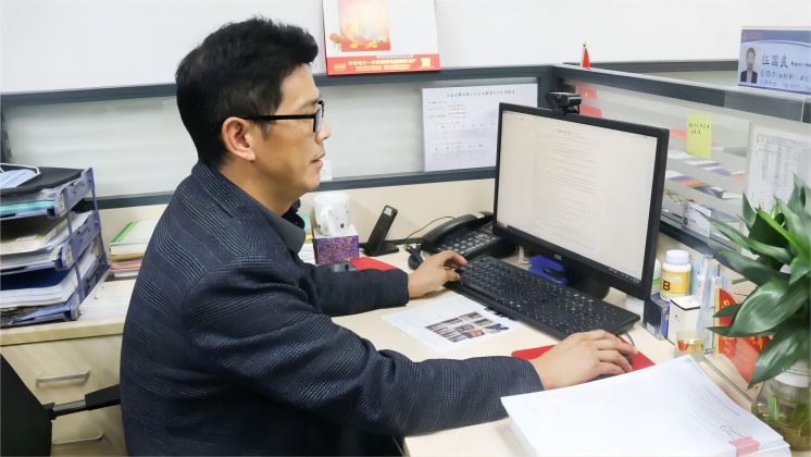 伍國良，“卷王”實錘了！